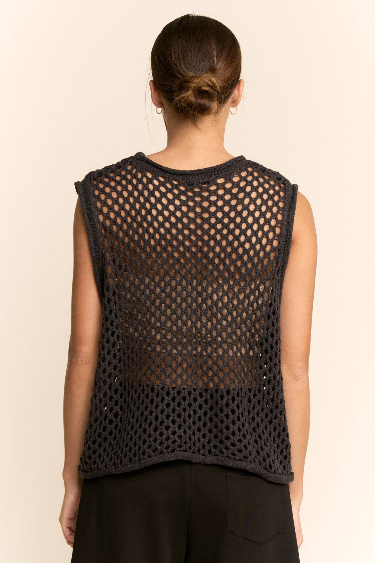 FISHNET OPEN-KNIT CREW NECK SWEATER VEST