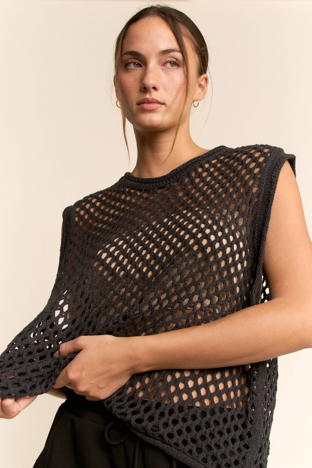 FISHNET OPEN-KNIT CREW NECK SWEATER VEST
