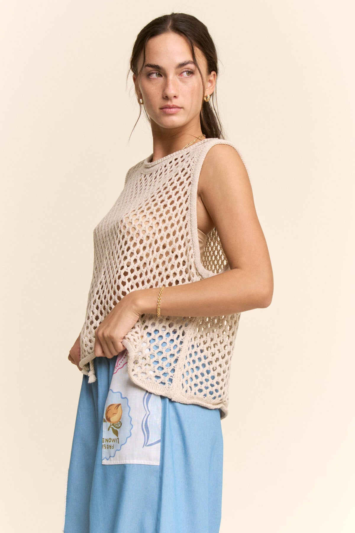 FISHNET OPEN-KNIT CREW NECK SWEATER VEST